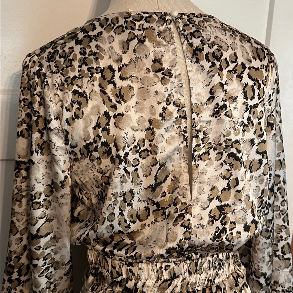 Main Strip Animal Print Long Sleeve mini M ruffled elastic cuffs rayon romper - Picture 11 of 15